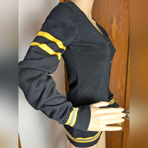 Harry Potter Black Hufflepuff Cardigan Size XS - Picture 4 of 9